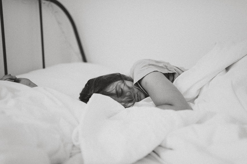 mom-sleeping-in-bed
