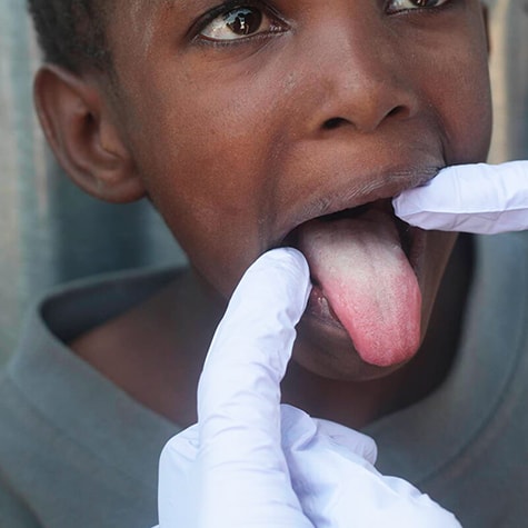Volunteer provides health check-up for Kenyan child