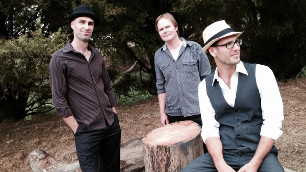 Acoustic Crème (former name of The Kens) performing at a wedding in 2004